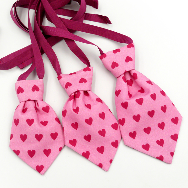 Pink Tie with hearts for dogs Psiakrew