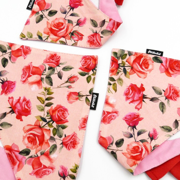 Hundehalstuch zum Valentinstag Rosen Psiakrew gebundenes Taschentuch, Schal