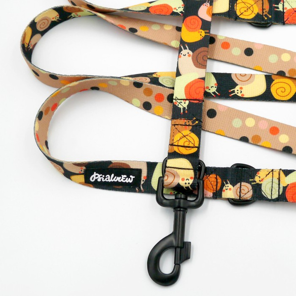 Lange abnehmbare Hundeleine Snail Family Psiakrew, Band 2,5 cm, Karabiner 8 cm, schwarz