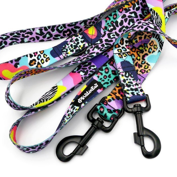Długa smycz dla psa przepinana Crazy Leopard Psiakrew, taśma 2,5 cm, karabińczyk 8 cm czarny