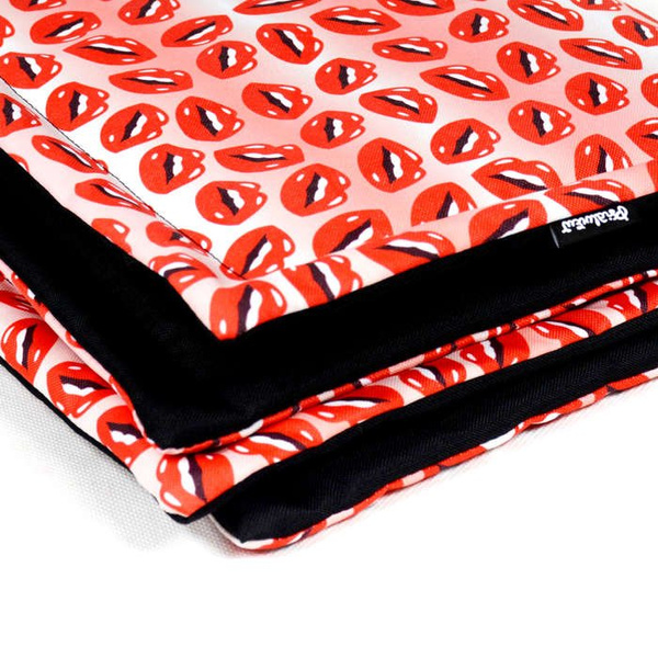 Waterproof Mat for the dog, puppy, cat, Lipstick, Psiakrew Design