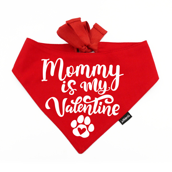 Bandana dla Psa Mommy is my Valentine Psiakrew, czerwona apaszka dla pupila z białym napisem 