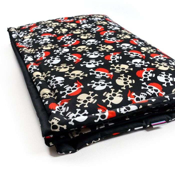 Wodoodporna mata zabezpieczająca dla psa, szczeniaka, kota Piraci