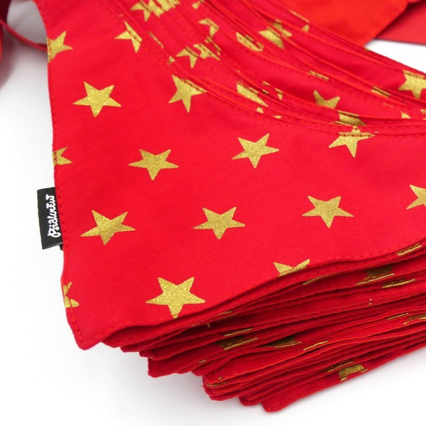 Rotes Weihnachtsbandana für einen Hund mit goldenen Sternen, ein Taschentuch, ein Schal für ein Haustier