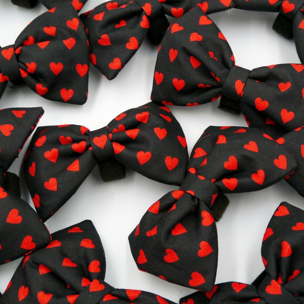 Black bow tie with hearts for the Dog for Valentine's Day, Psiakrew