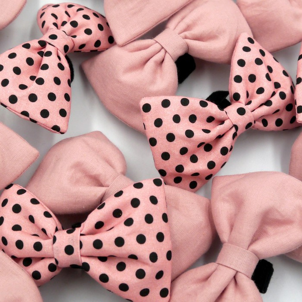 Muszka różowa w czarne groszki dla Psa Kota Pupila ozdoba przypinana do obroży- Dotty Dots