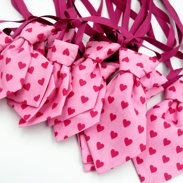 Pink Tie with hearts for dogs Psiakrew