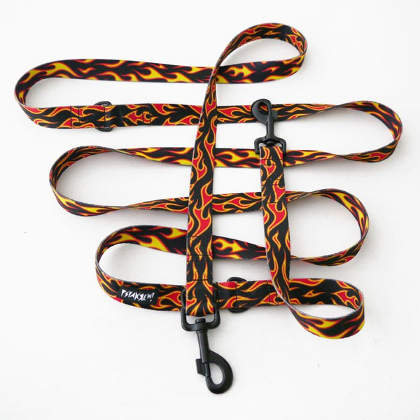 Smycz Dla Psa Przepinana Regulowana Dog On Fire Psiakrew 2,5 cm, duży czarny karabińczyk 8 cm