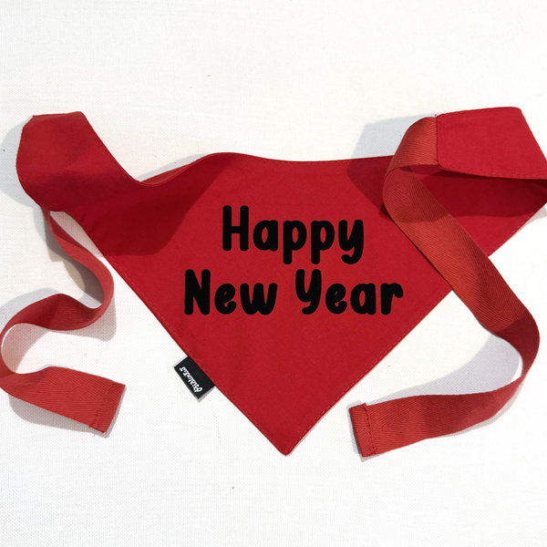 Rotes Bandana mit schwarze Aufschrift „Happy New Year“ Psiakrew