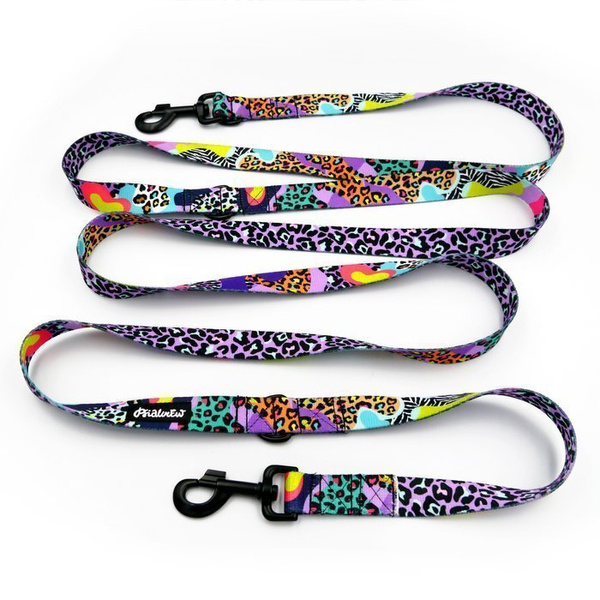 Długa smycz dla psa przepinana Crazy Leopard Psiakrew, taśma 2,5 cm, karabińczyk 8 cm czarny