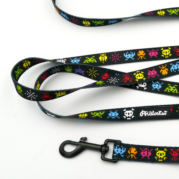 Long Dog Leash Invaders Psiakrew width 2 cm (0.78"), black snap hook 7 cm (3,15")