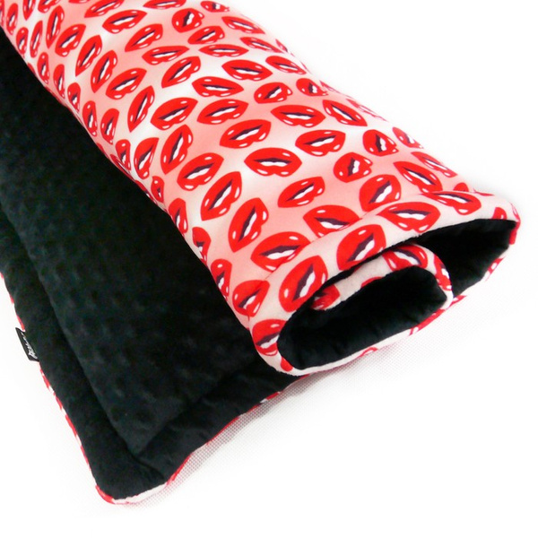 Premium Mat Plaid Blanket for the dog Lipstick Psiakrew Design