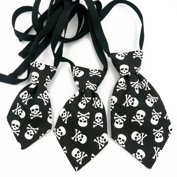 Schwarze Totenkopfkrawatte für Hunde Psiakrew