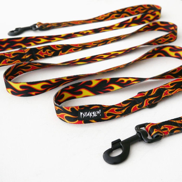 Smycz Dla Psa Przepinana Regulowana Dog On Fire Psiakrew 2,5 cm, duży czarny karabińczyk 8 cm