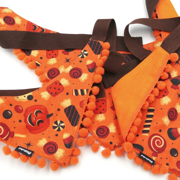 Halloween Dog Bandana Trick or Treat Psiakrew, handkerchief style to tie around your pet’s neck