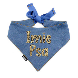 Psiakrew Denim Bandana mit dem Namen des Hundes Leopard