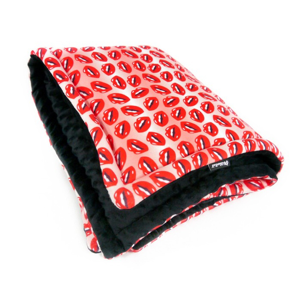 Premium Mat Plaid Blanket for the dog Lipstick Psiakrew Design 