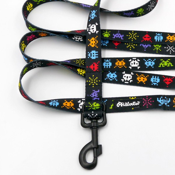 Lange abnehmbare Hundeleine Invaders Psiakrew, Band 2,5 cm, Karabiner 8 cm, schwarz