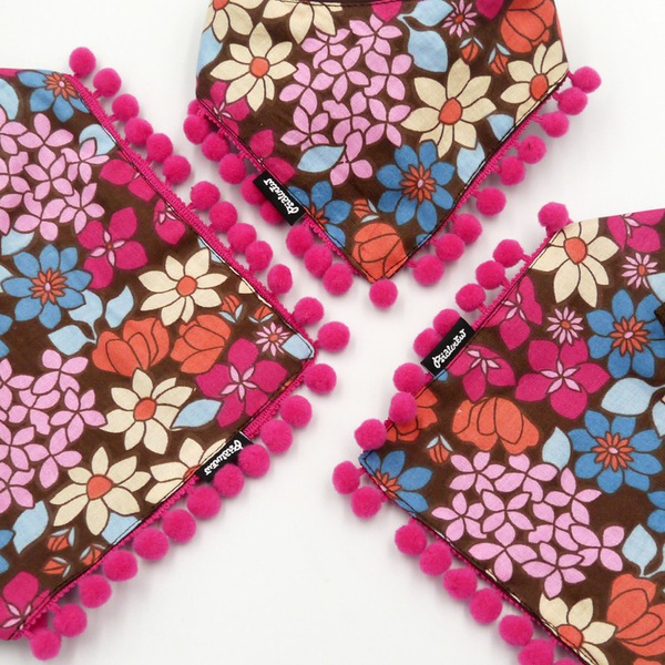 Bandanka dla psa, wiązana chusteczka w kwiatki Pink Garden Psiakrew