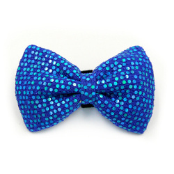 Brokatowa jasnoniebieska muszka dla psa; karnawałowa sylwestrowa disco party cekiny kokarda Psiakrew