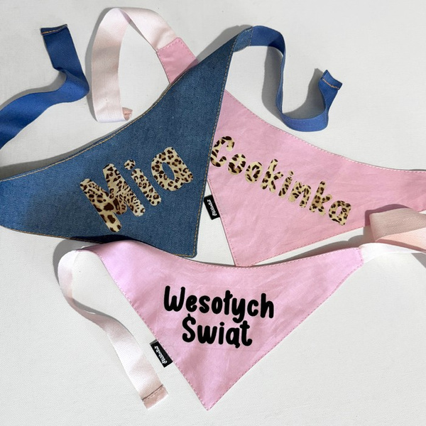 Pink Bandana with black lettering Wesołych Świąt Psiakrew