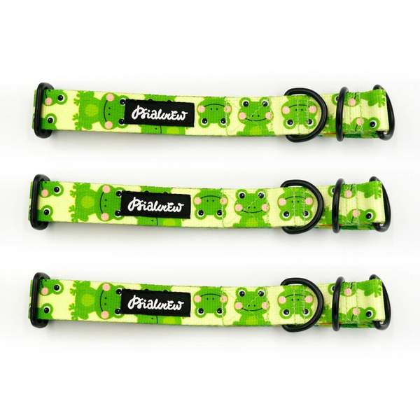 Halb-Klemmhalsband- Green Frogs, 2,5 cm, für mittelgroße und größere Hunde, Schwarz-Beschläge, Psiakrew