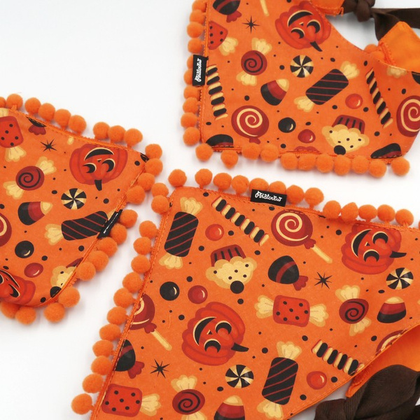 Halloween Dog Bandana Trick or Treat Psiakrew, handkerchief style to tie around your pet’s neck