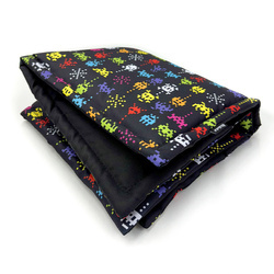 Wasserdichte Matte für Hunde, Welpen, Katzen Invaders Psiakrew